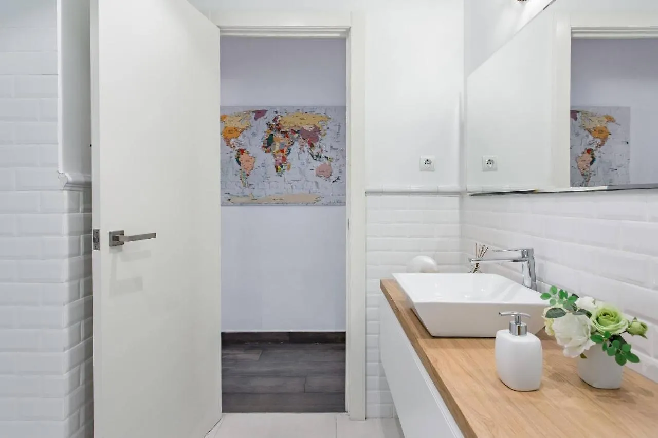 Stylish Apartment With Terrace For Couple Or Family Barcelona Spain